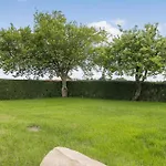 3 Bedroom Beautiful In Сasa de vacaciones
