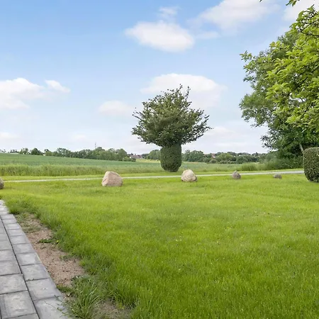 3 Bedroom Beautiful In Сasa de vacaciones *