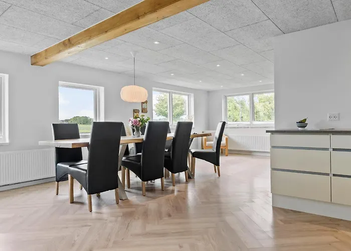 3 Bedroom Beautiful In Dom wakacyjny *